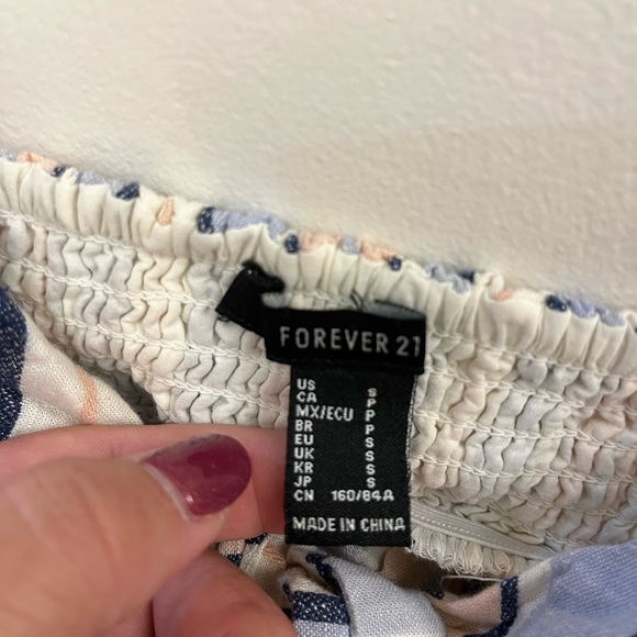Forever 21 Front Tie Crop Top - Picture 3 of 6
